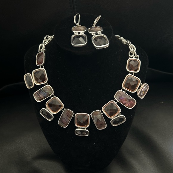 Dana Buchman 2 Piece Jewelry Set..Necklace with matching pierced Earrings - Picture 8 of 10